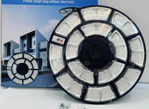 2000w Round Solar Street Light - main view
