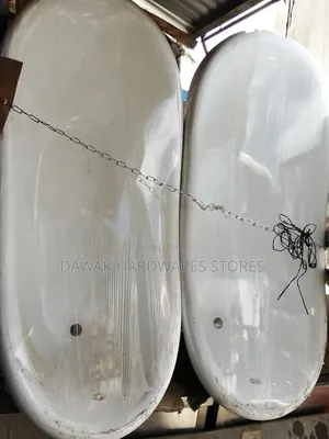 White Longstanding Bathtub