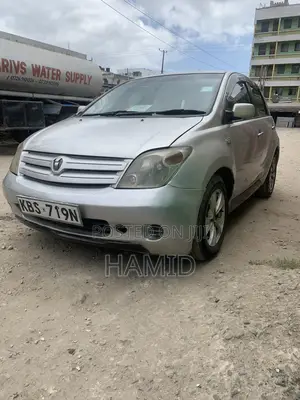 Toyota IST 2006 Silver