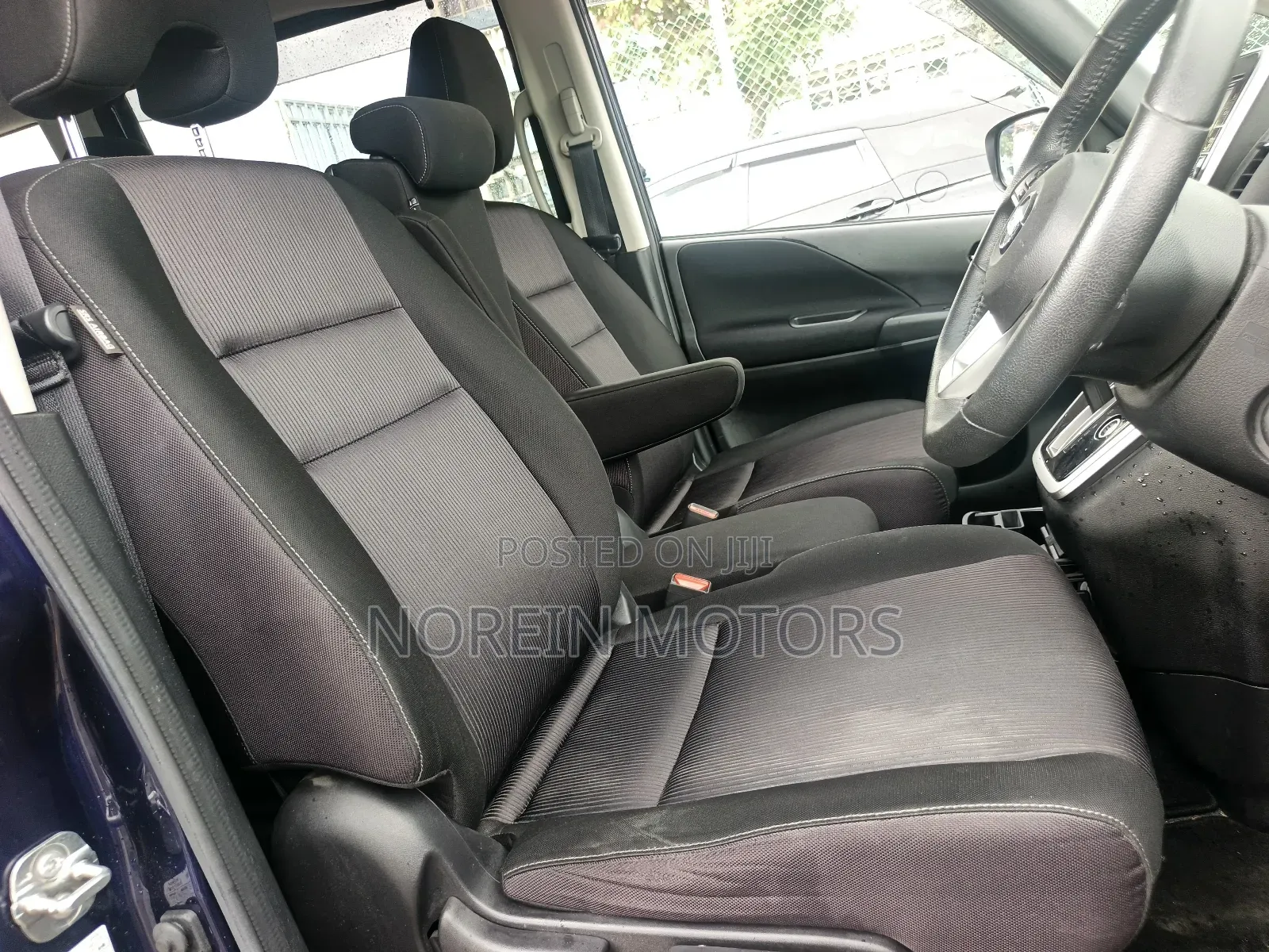 Nissan Serena 2018 Blue
