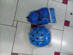 Helmet With Kneepads - thumbnail 2