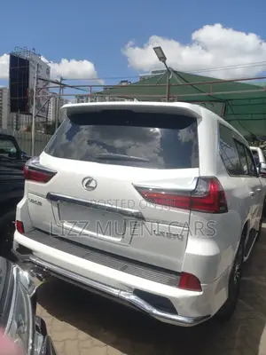 Lexus LX 570 AWD 2019 White