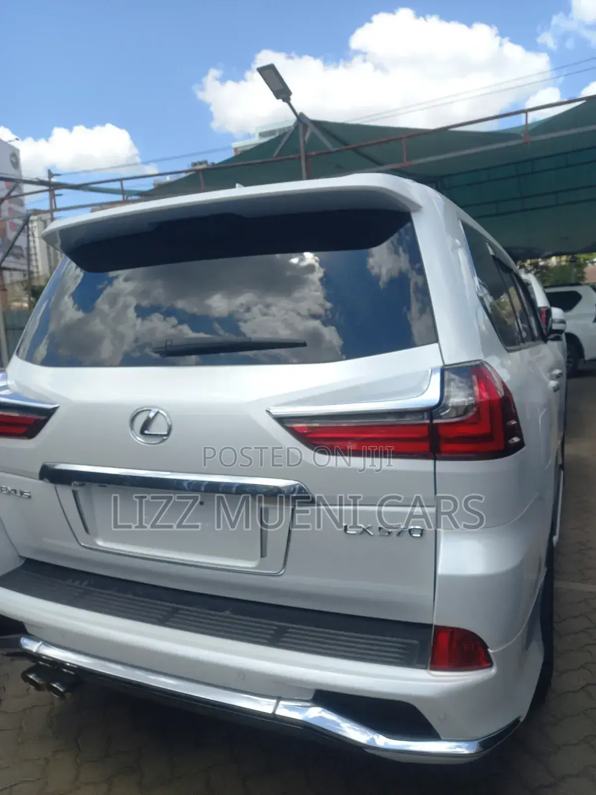 Lexus LX 570 AWD 2019 White