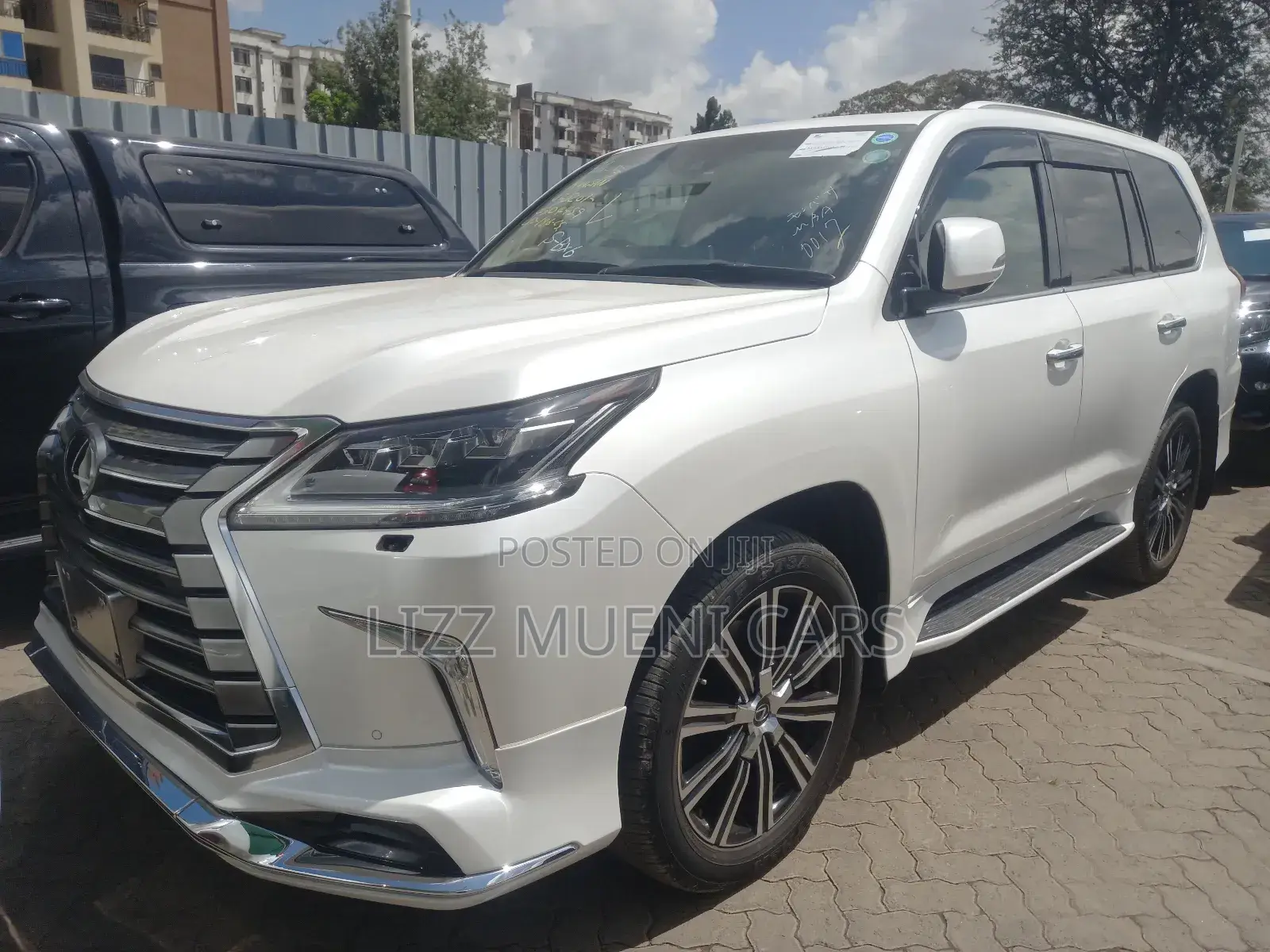 Lexus LX 570 AWD 2019 White