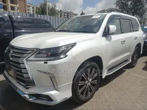 Lexus LX 570 AWD 2019 White