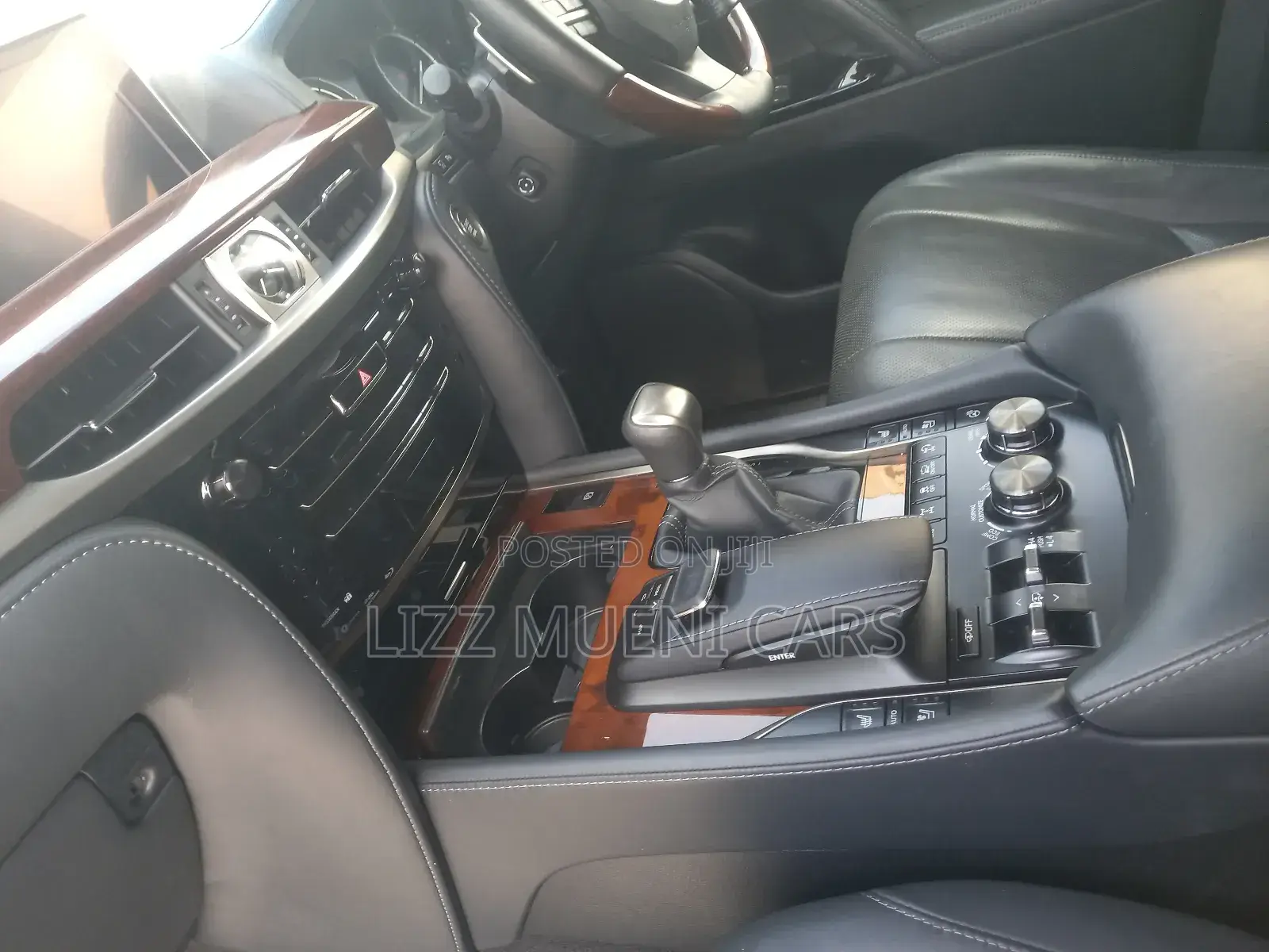 Lexus LX 570 AWD 2019 White