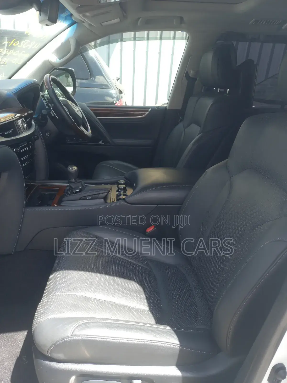 Lexus LX 570 AWD 2019 White