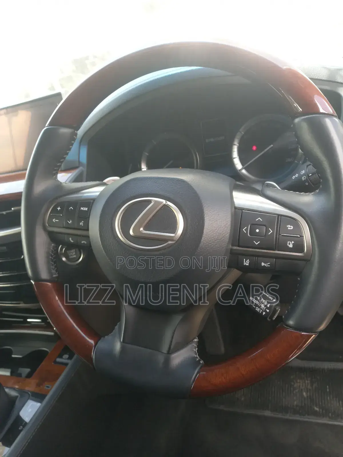 Lexus LX 570 AWD 2019 White