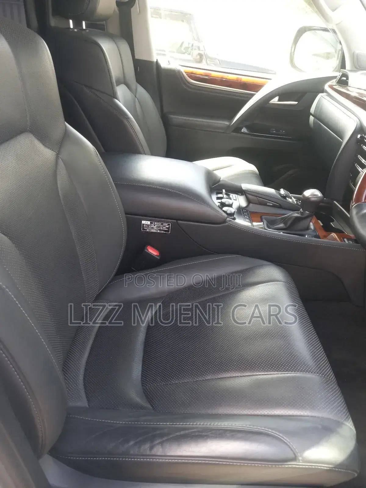 Lexus LX 570 AWD 2019 White
