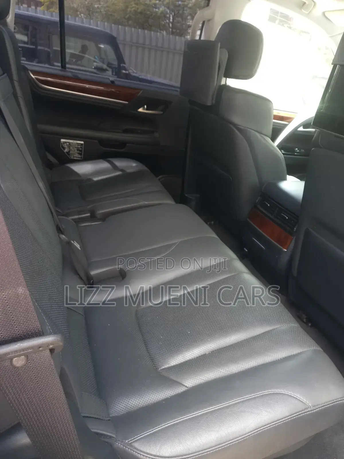 Lexus LX 570 AWD 2019 White
