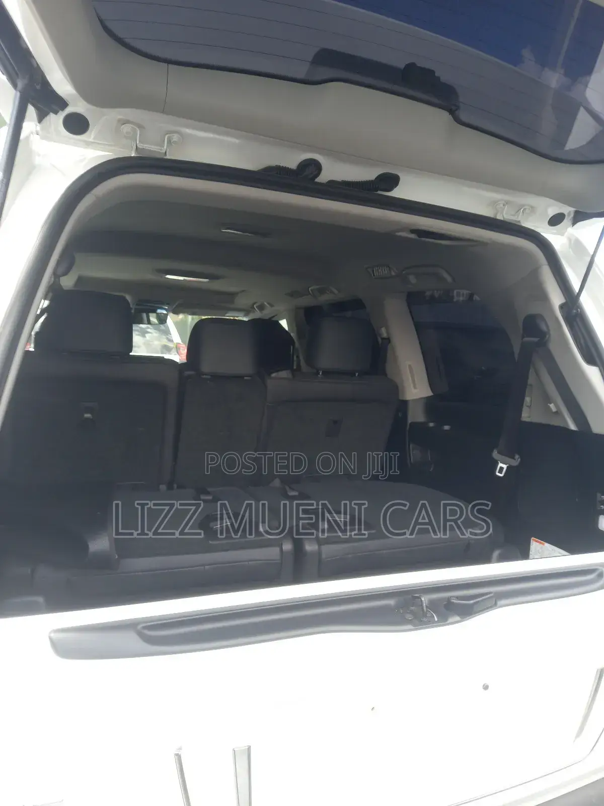 Lexus LX 570 AWD 2019 White
