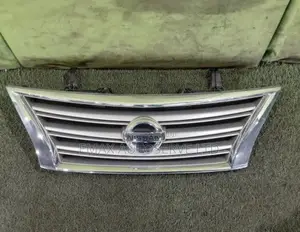 Nissan Latio 2012/2013 Grill