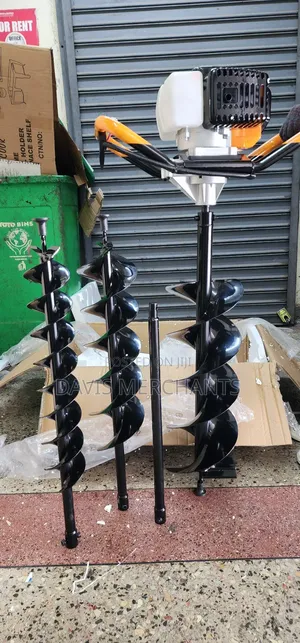 Earth Drilling Machine With 2 Stroke Engine