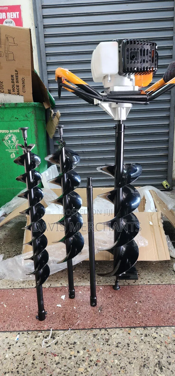 Earth Drilling Machine With 2 Stroke Engine