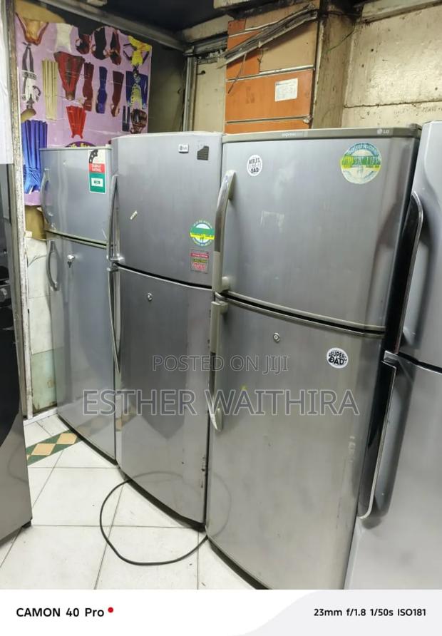 300litres Fridge in Good Working Condition