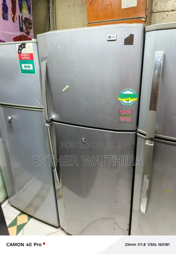 300litres Fridge in Good Working Condition - thumbnail 2