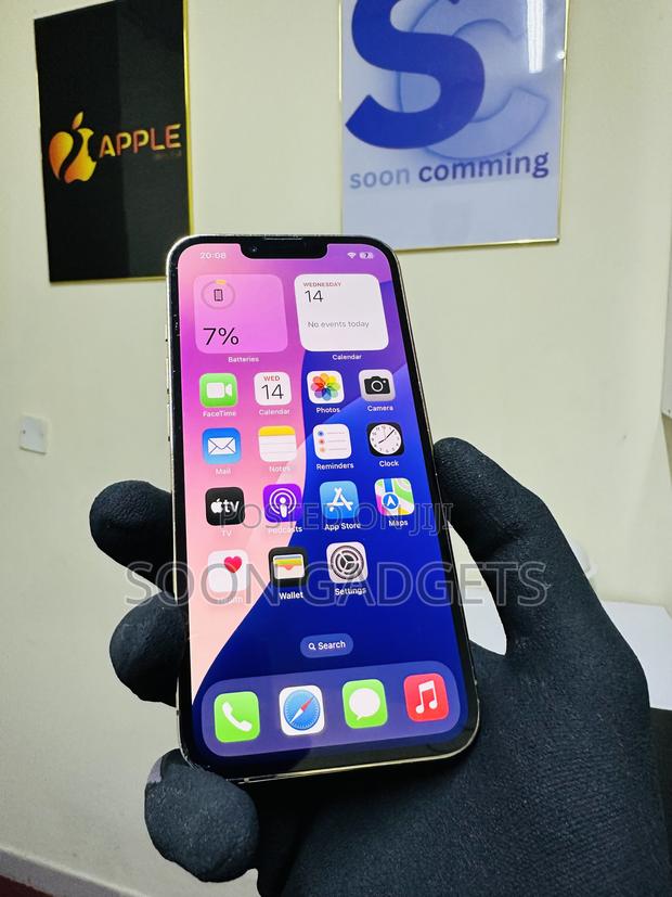 Apple iPhone 13 Pro 256 GB Gold - main view