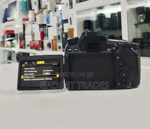 Canon Eos 80d DSLR Camera With 18-55mm Lens(Very Clean as New)