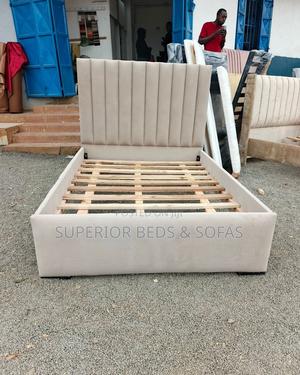 5x6 Sleek Channeled Chester Bed - thumbnail 2