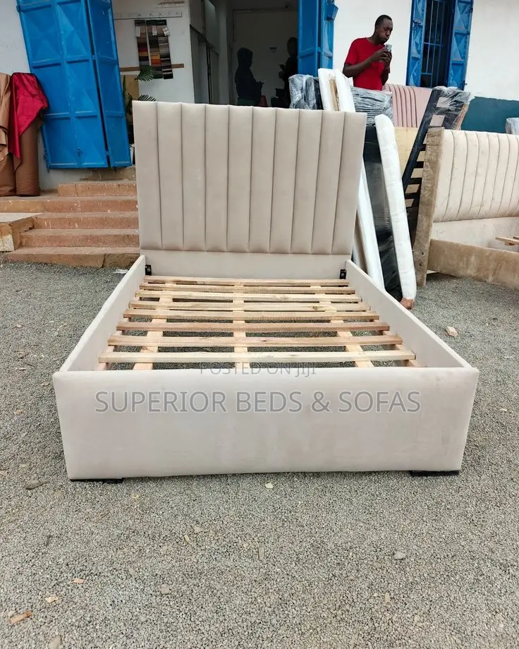 5x6 Sleek Channeled Chester Bed
