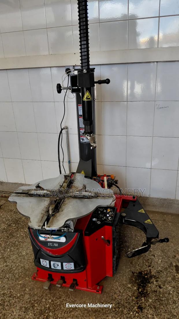 Commercial Wheel/Tyre Changer Machine Pneumatic Design.