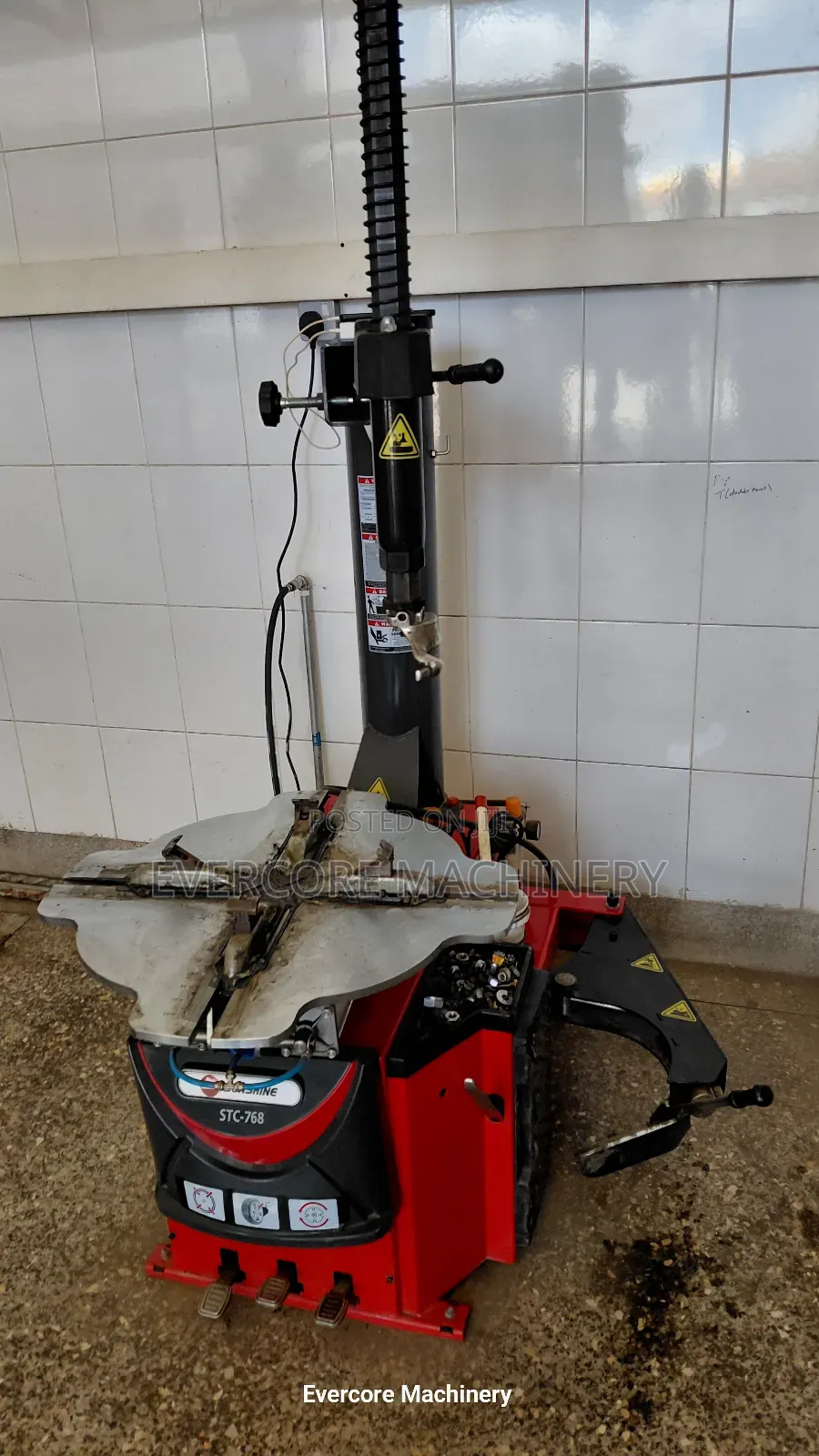 Commercial Wheel/Tyre Changer Machine Pneumatic Design.