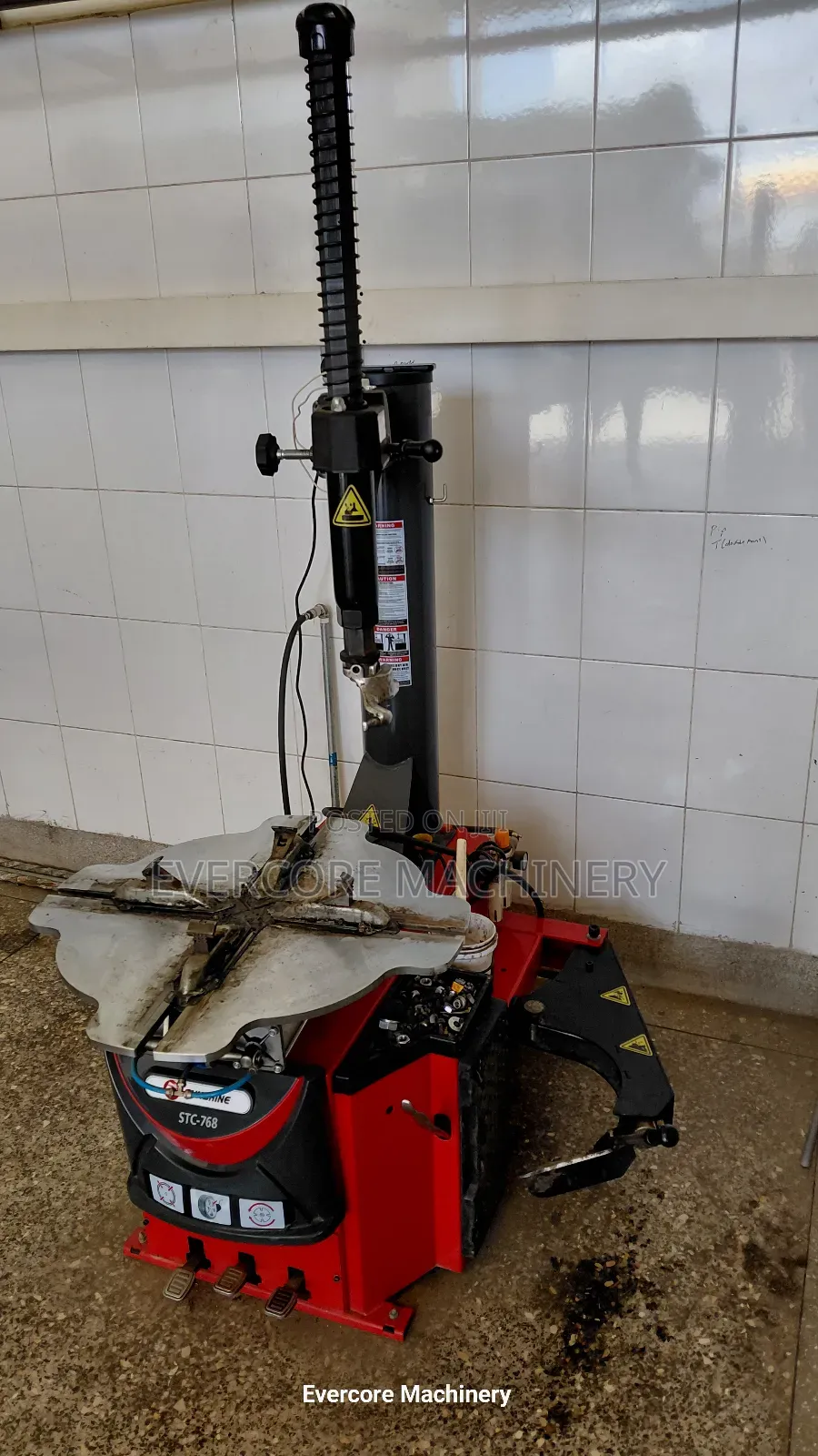 Commercial Wheel/Tyre Changer Machine Pneumatic Design.