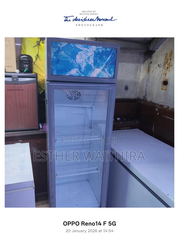 Display Fridge With Three Shelves - thumbnail 2