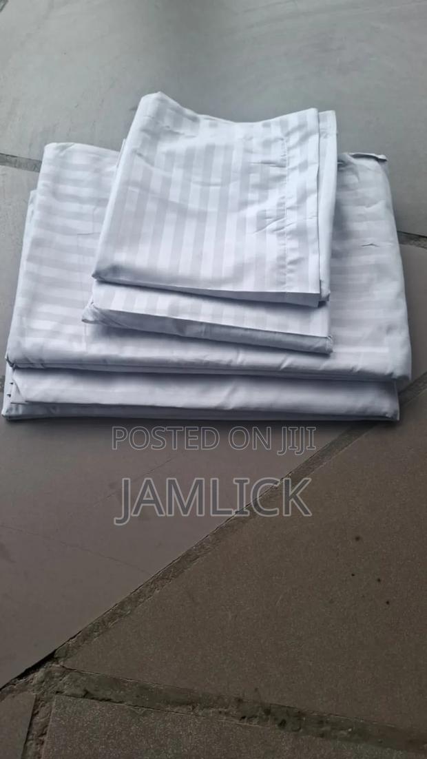 6×6 Striped CLP Bedsheet Set With 2 Pillowcases -Pt - main view