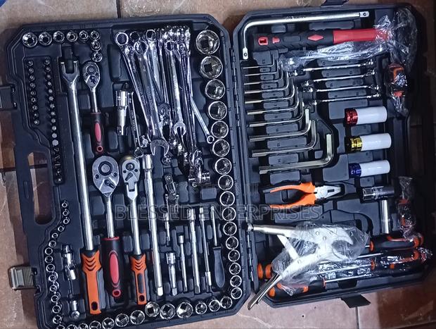 142+2 Professional Socket Wrench Set/Socket Wrench Set - main view
