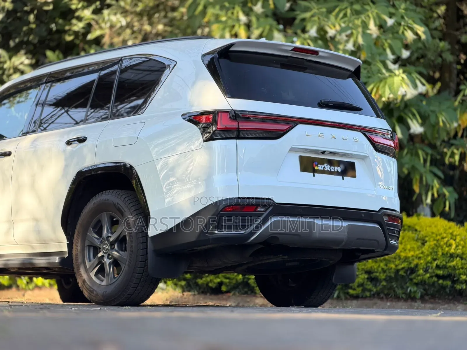 Lexus LX LX 600 2022 White