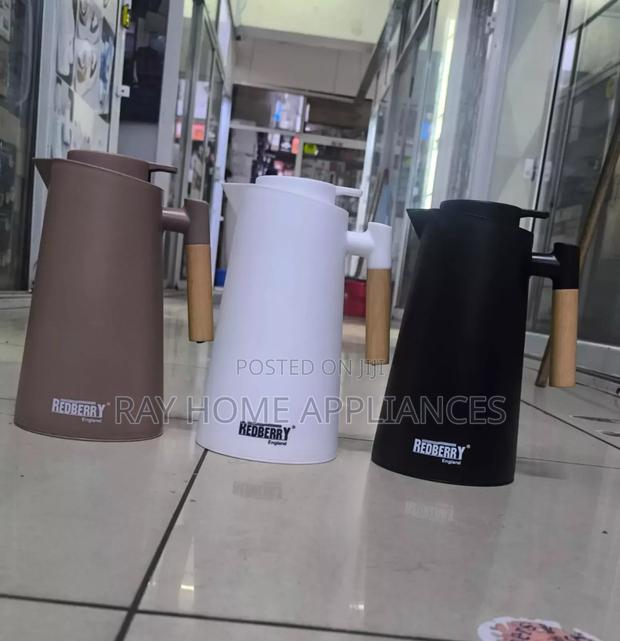 Redberry Flask With a Bamboo Handle Size -1ltr Keeps Hot Cold for 24h