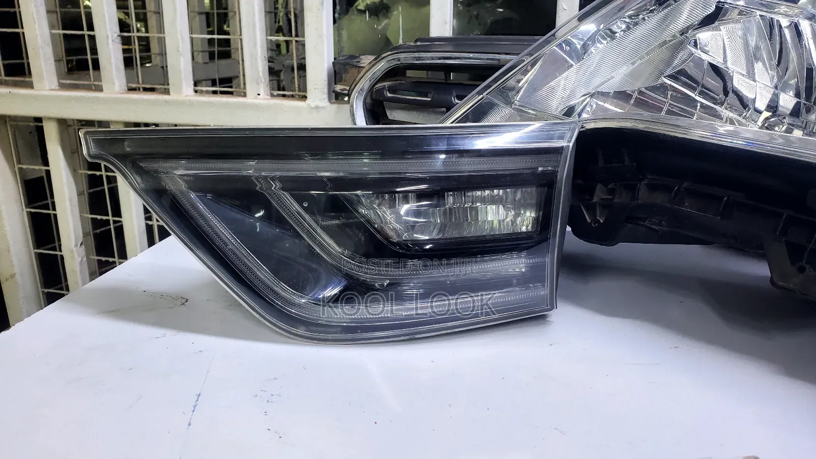 Toyota Harrier 2014/16 Bootlight
