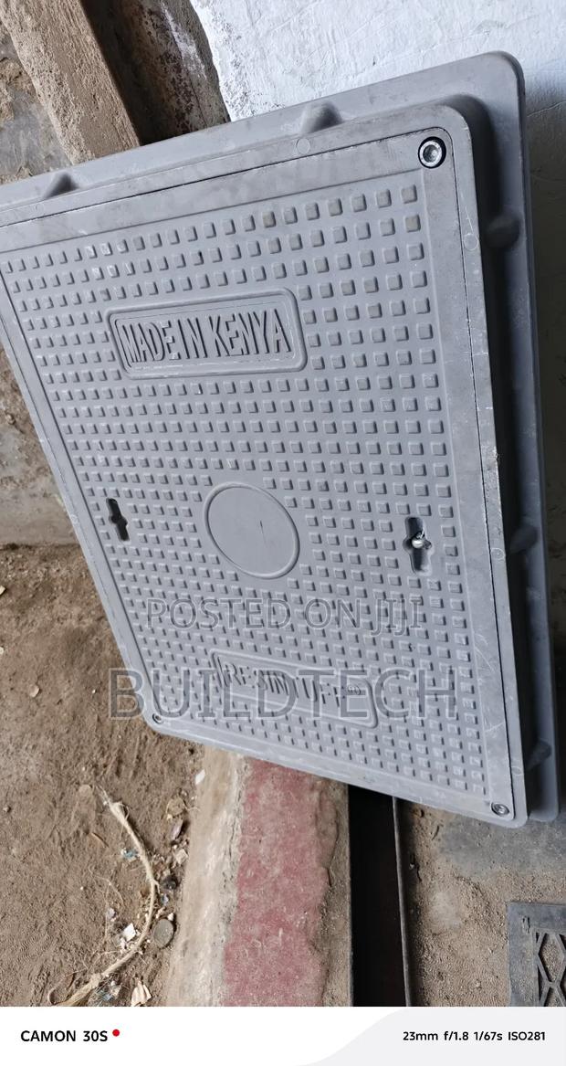 Reinforced Locable Manhole Cover 450×600