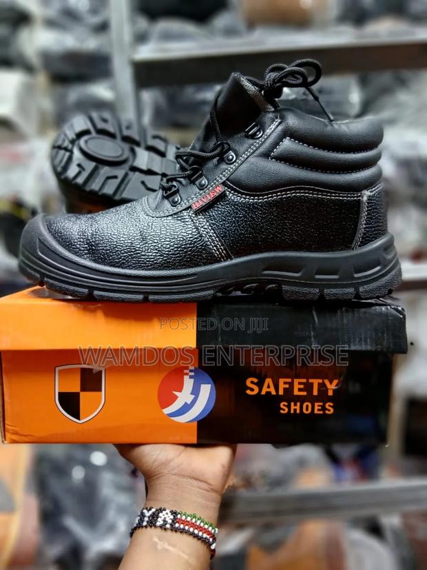 Heavy-Duty Safety Work Boots – Built for Maximum Protection - main view