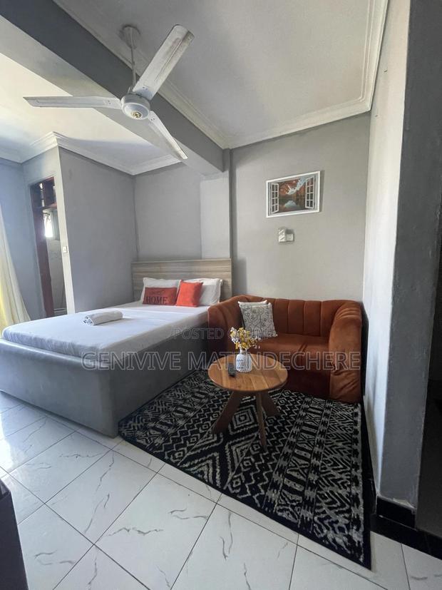 Studio Airbnb Near Park View Hotel - thumbnail 2