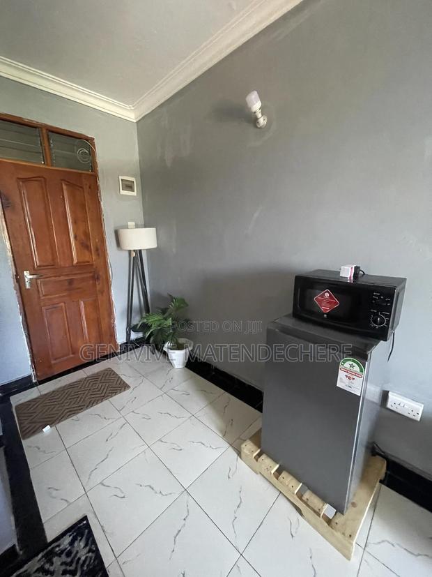 Studio Airbnb Near Park View Hotel - thumbnail 5