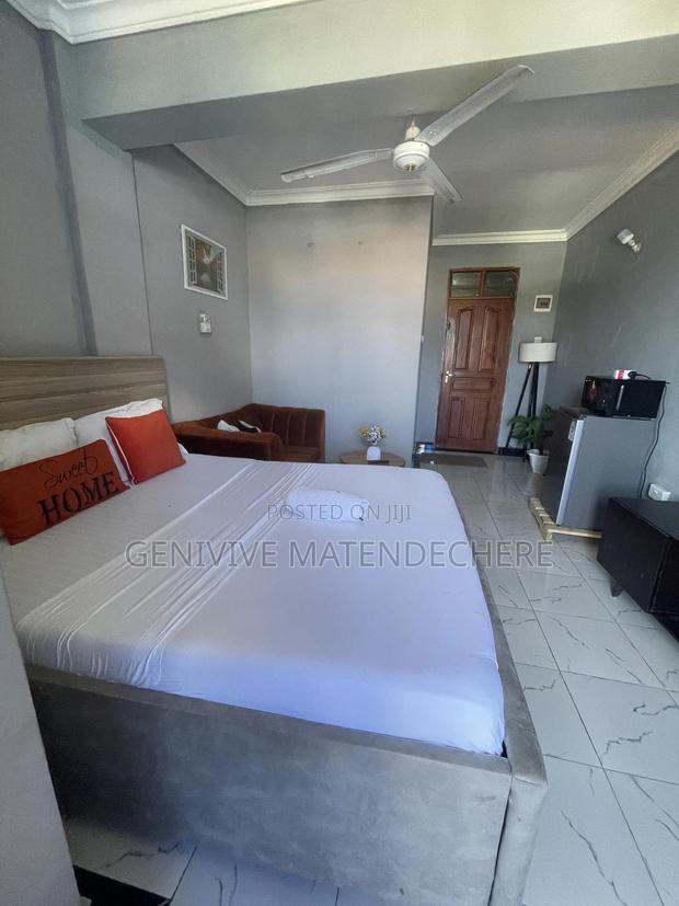 Studio Airbnb Near Park View Hotel - thumbnail 6