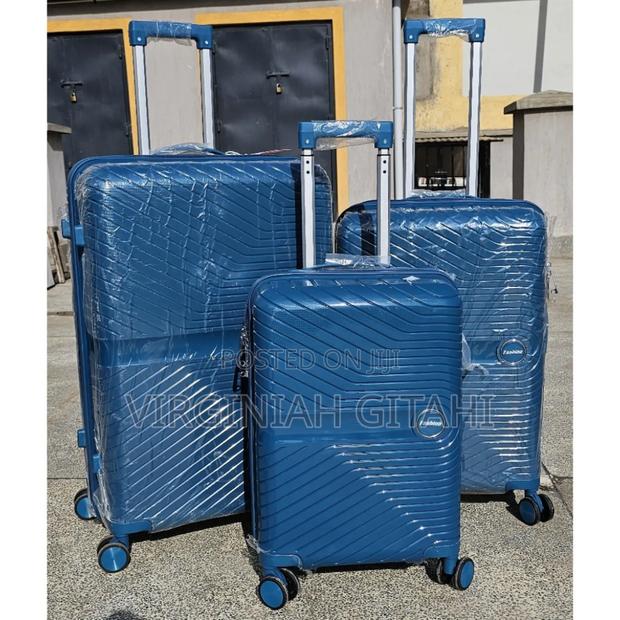 *3 in 1 Luxurious Unbreakable Pp Suitcases.