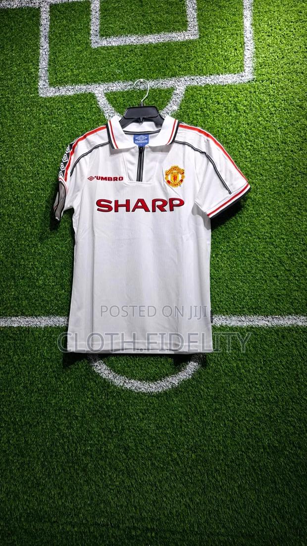 Manchester United Sharp White 1998/1999.