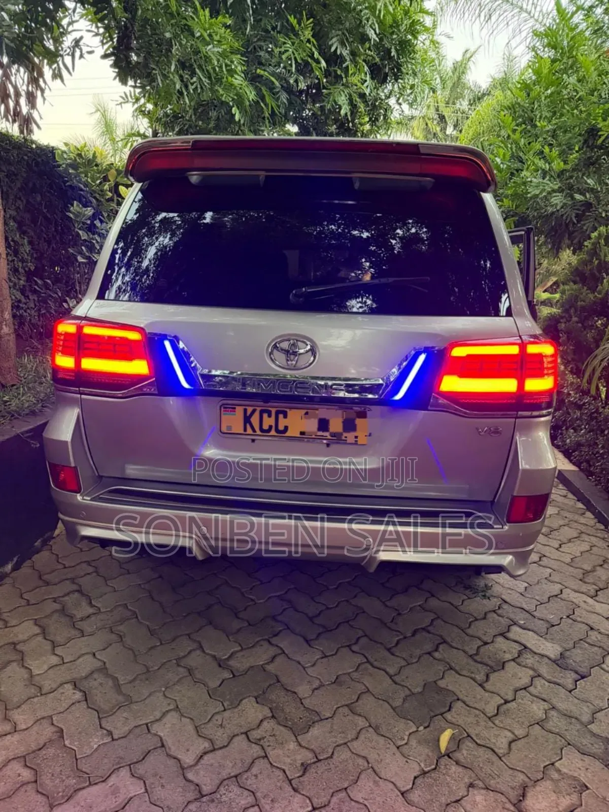Toyota Land Cruiser 4.6 V8 ZX 2014 Silver