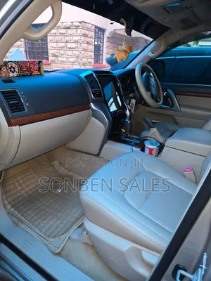 Toyota Land Cruiser 4.6 V8 ZX 2014 Silver