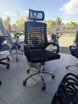 Adjustable Headrest Office Chair – Breathable Mesh Lumbar Support