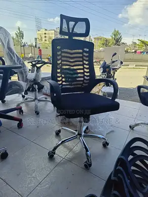 Adjustable Headrest Office Chair – Breathable Mesh Lumbar Support