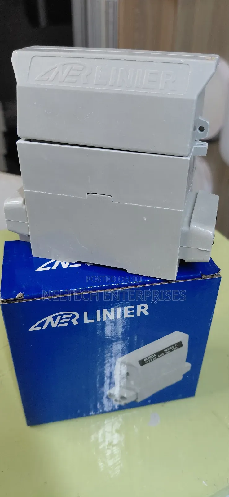 Single Cut-Out Linier Original