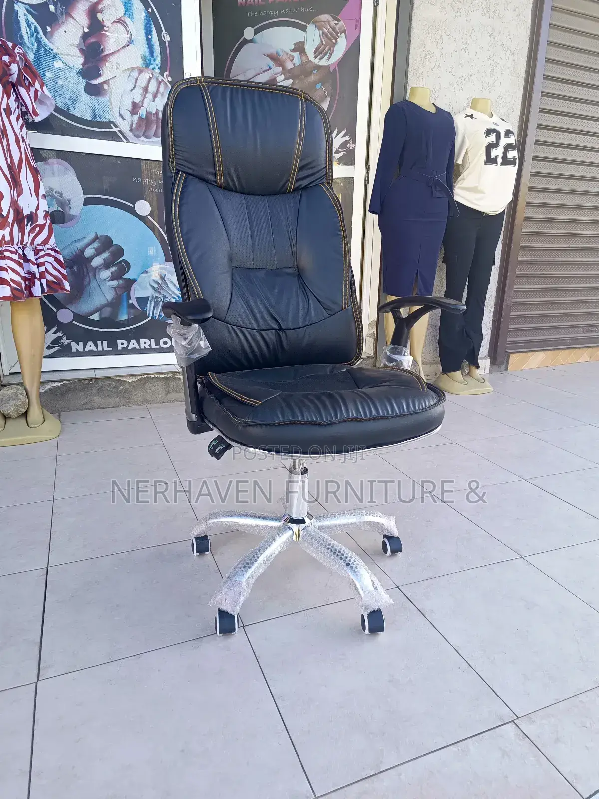 High-Back Executive Leather Chair – Ergonomic Stylish