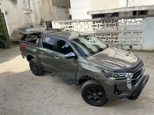 Toyota Hilux 2022 Gray