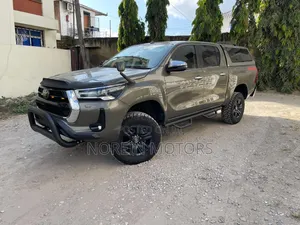 Toyota Hilux 2022 Gray
