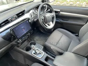 Toyota Hilux 2022 Gray