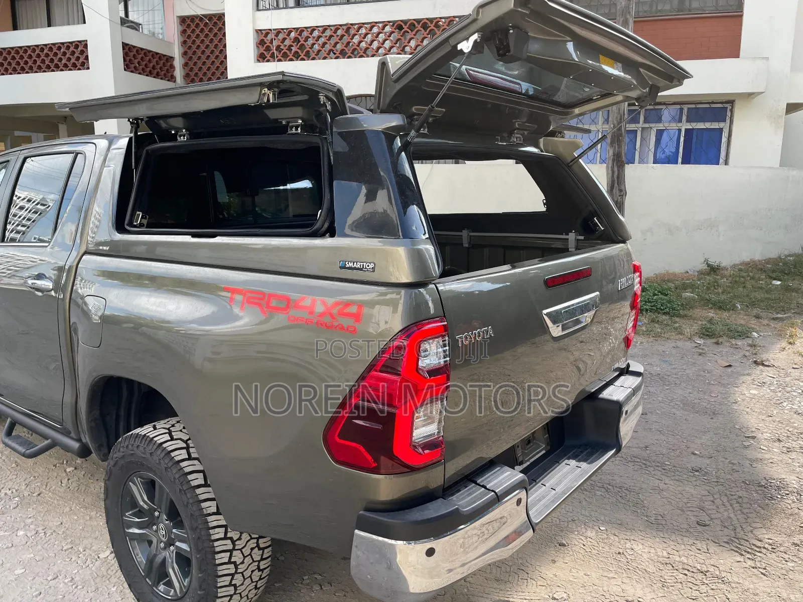 Toyota Hilux 2022 Gray
